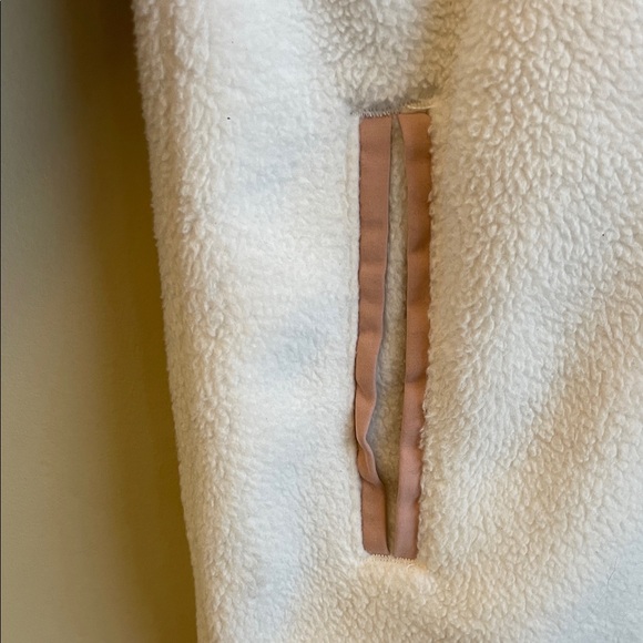 Abercrombie & Fitch Asymmetrical Fleece Quilted Pullover Size S - Picture 7 of 8